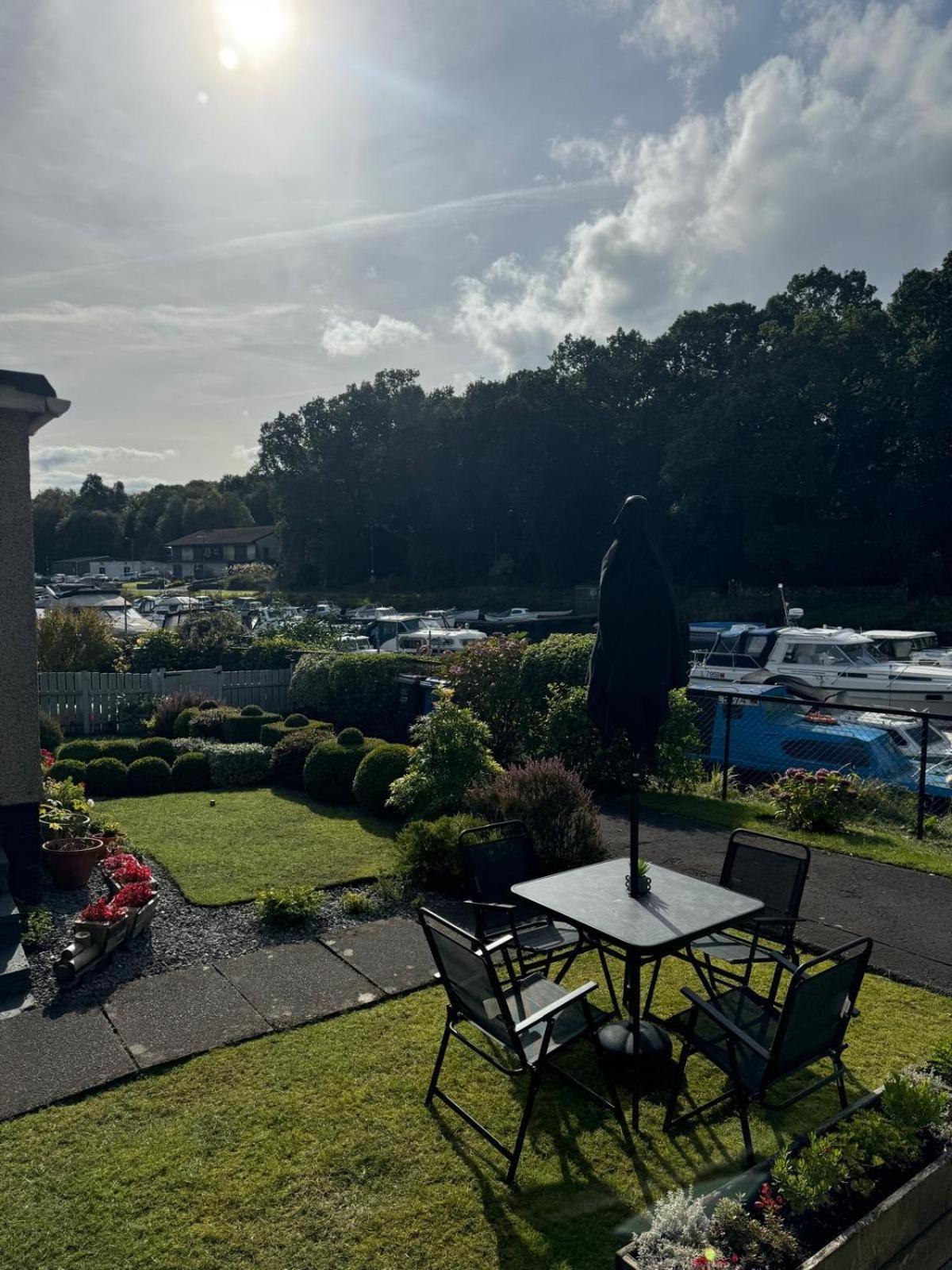 באלוך Loch Lomond Riverside Apartments B מראה חיצוני תמונה