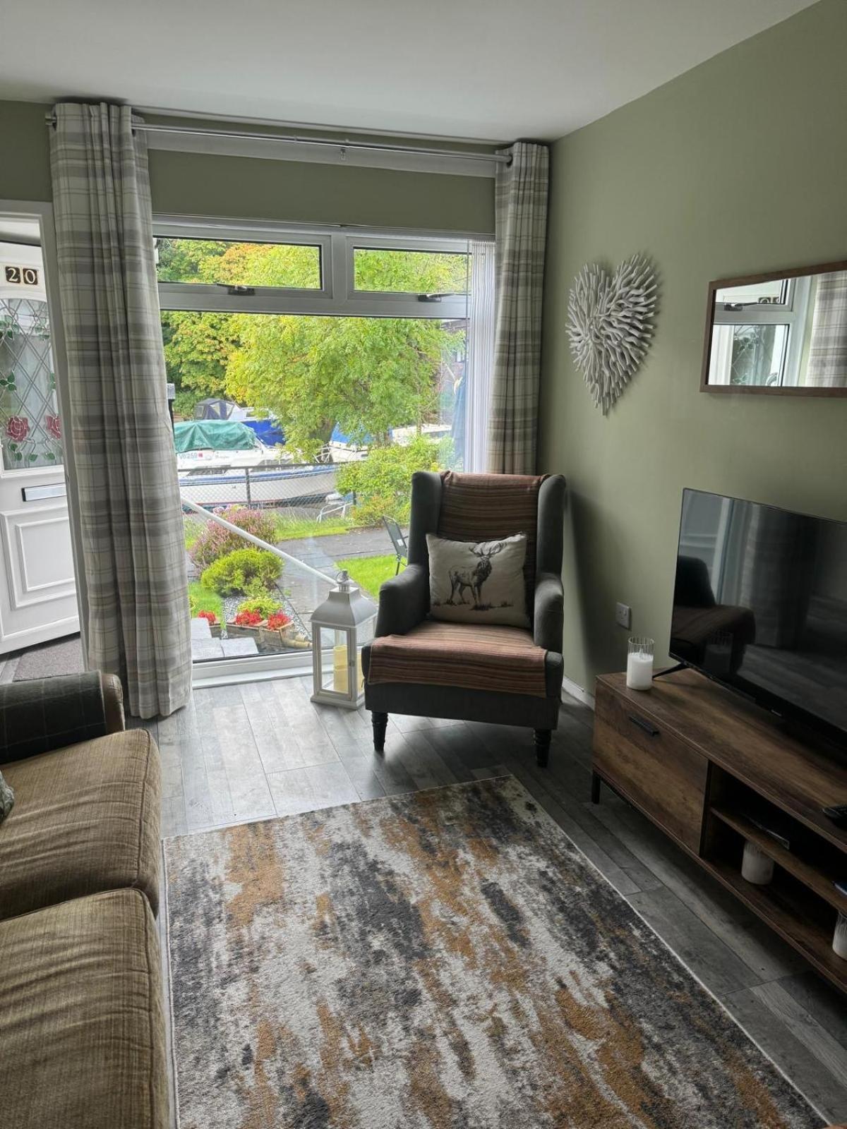 באלוך Loch Lomond Riverside Apartments B מראה חיצוני תמונה