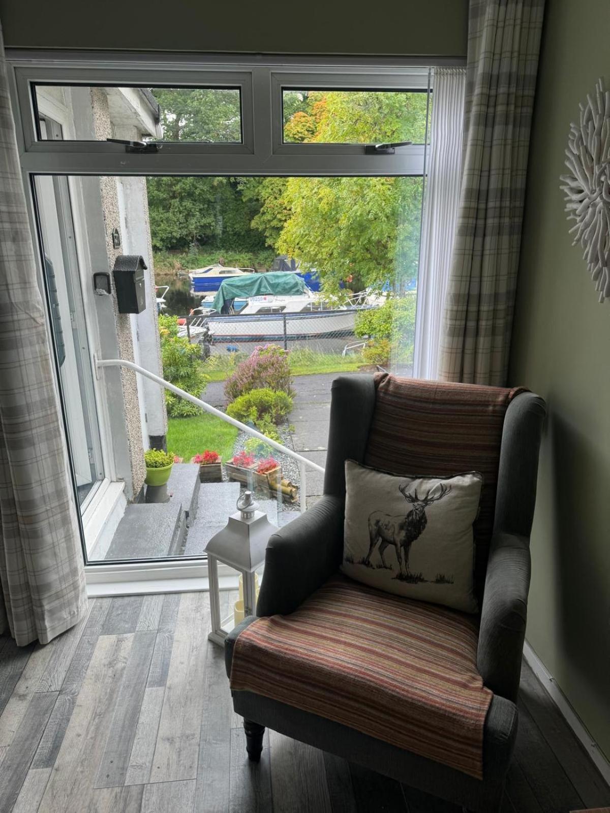 באלוך Loch Lomond Riverside Apartments B מראה חיצוני תמונה