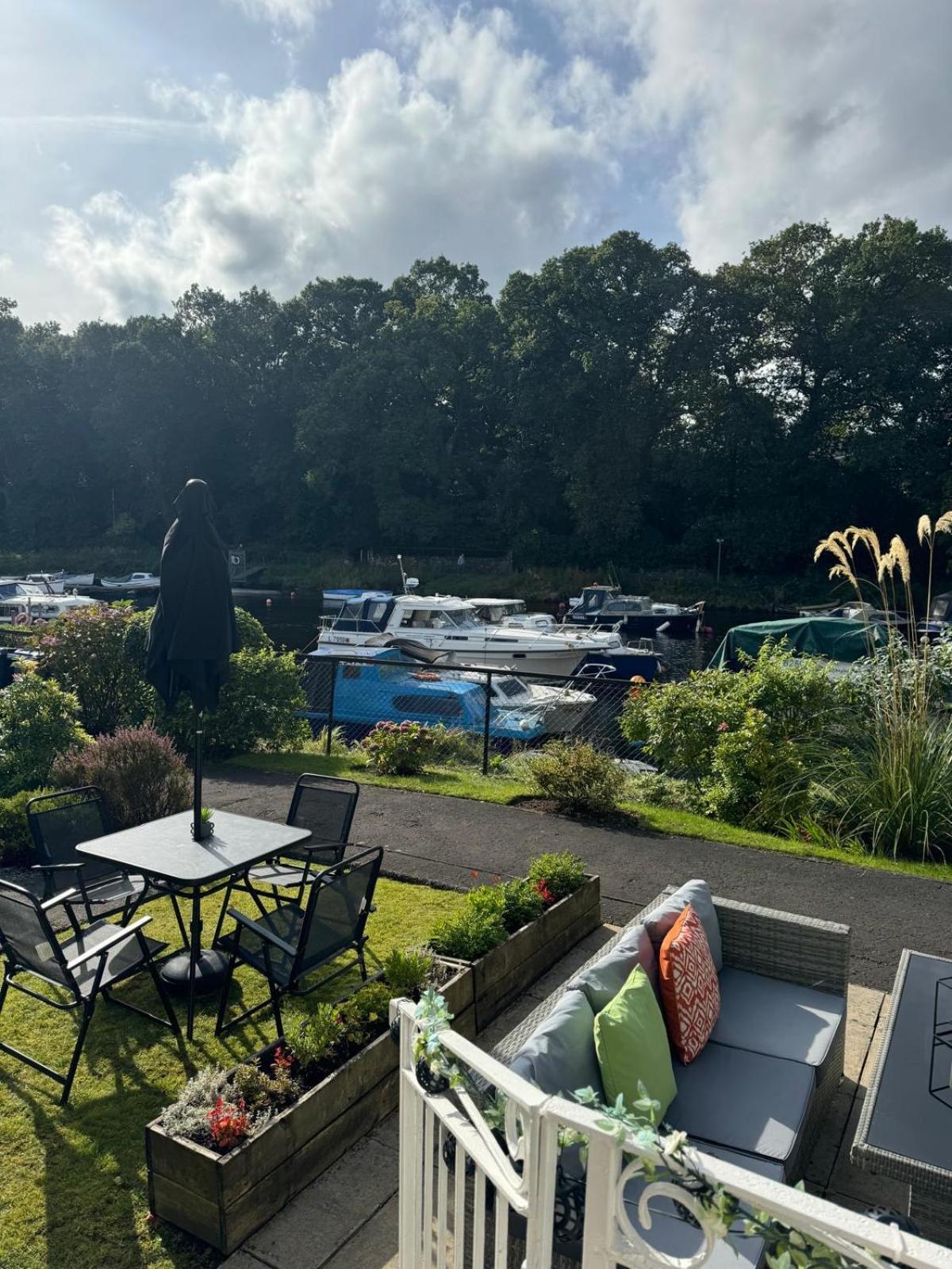 באלוך Loch Lomond Riverside Apartments B מראה חיצוני תמונה